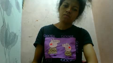 Snapshot of henitsaldy chatting on July 17, 2026, 9:52 pm henitsaldy online show from July 17, 2026, 9:52 pm