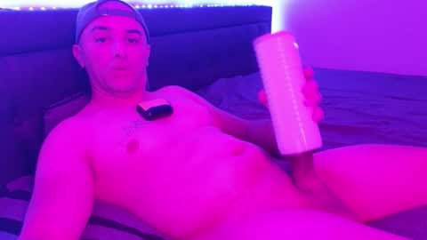 HENNIDRIP online show from November 21, 2025, 5:28 am