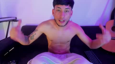 henrik_senn online show from December 1, 2025, 11:32 pm