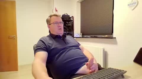 henrikrp1971 online show from February 8, 2025, 5:29 pm