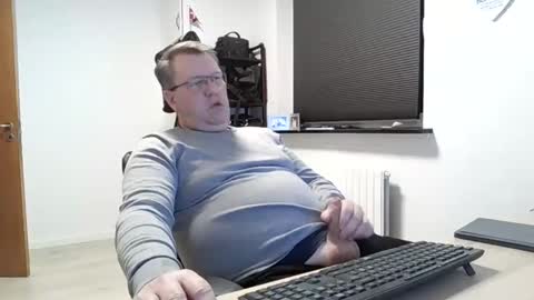 henrikrp1971 online show from February 12, 2025, 9:33 pm