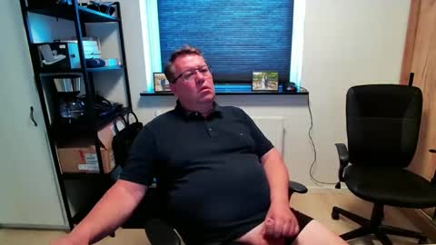 henrikrp1971 online show from May 7, 2026, 9:25 am