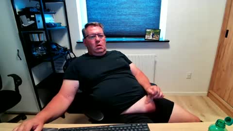 Snapshot of henrikrp1971 chatting on July 2, 2026, 12:33 pm henrikrp1971 online show from July 2, 2026, 12:33 pm