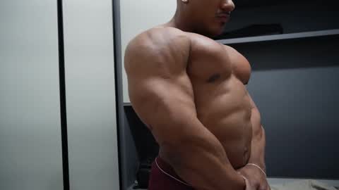 Snapshot of henrimusclee chatting on November 27, 2025, 12:13 am Henri online show from November 27, 2025, 12:13 am