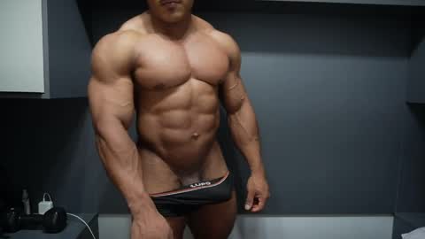 Henri online show from April 7, 2026, 11:04 pm