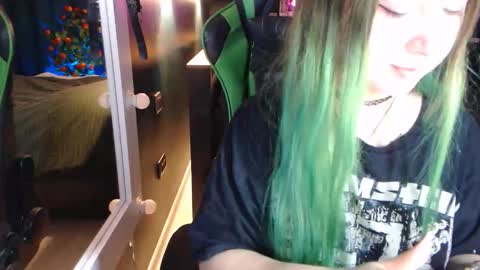 Hentaishiing online show from November 3, 2025, 6:42 pm