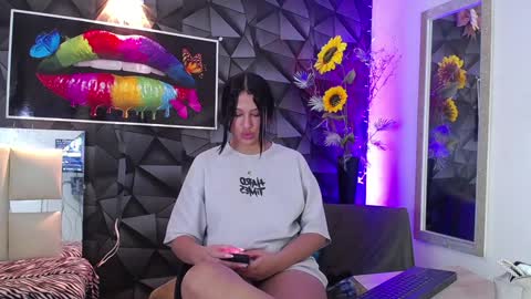 Snapshot of hera_divine chatting on December 20, 2024, 1:58 am HERA online show from December 20, 2024, 1:58 am