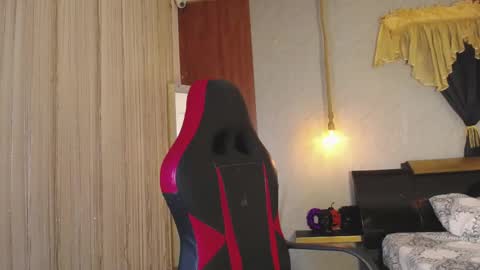 Snapshot of hera_divine chatting on November 5, 2025, 10:32 pm HERA online show from November 5, 2025, 10:32 pm