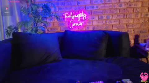 HerJourneyXoXo online show from September 29, 2025, 7:46 am