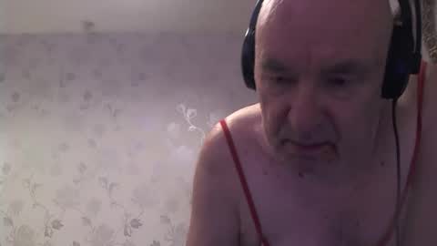 mature online show from October 7, 2025, 3:04 am