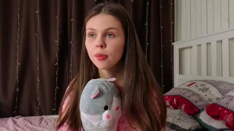 Nicole online show from April 6, 2026, 7:04 pm