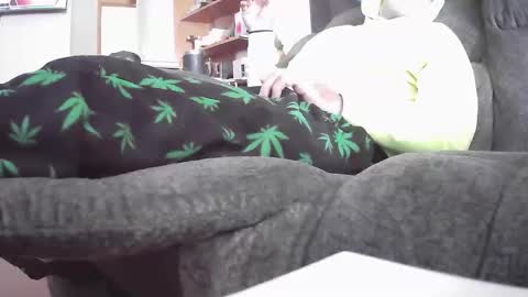 herpotheadpup online show from November 30, 2025, 5:06 pm