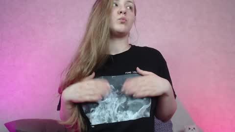 Snapshot of hesssa chatting on December 26, 2024, 3:10 pm Hesssa Prime time  The broadcasts start at 3am and 3 pm London time  online show from December 26, 2024, 3:10 pm