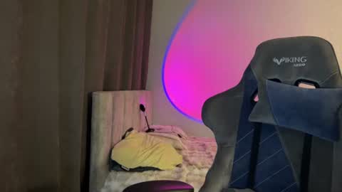  Nora  online show from June 24, 2026, 3:05 am