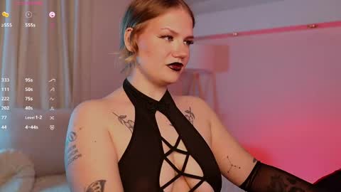 heynoirsam online show from April 18, 2026, 6:28 am