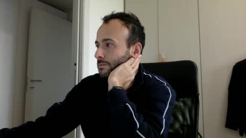 hhombre online show from April 14, 2026, 8:09 am