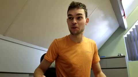 Snapshot of hi_felix chatting on October 24, 2025, 3:19 pm online show from October 24, 2025, 3:19 pm