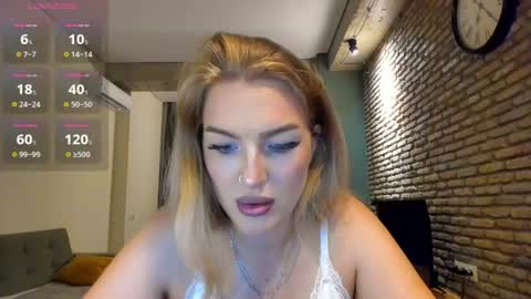 Snapshot of hi_lina chatting on July 14, 2026, 3:22 am Hi lina online show from July 14, 2026, 3:22 am