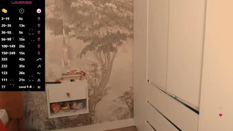 Hiaru online show from November 10, 2025, 5:28 am