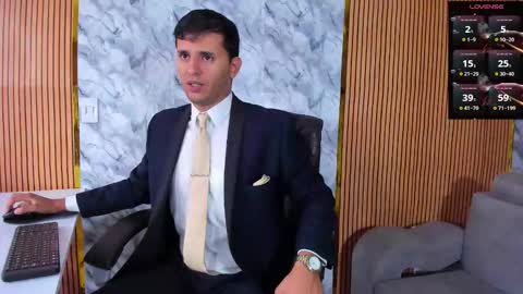 Snapshot of hiddenoffice chatting on September 20, 2025, 10:11 pm George online show from September 20, 2025, 10:11 pm