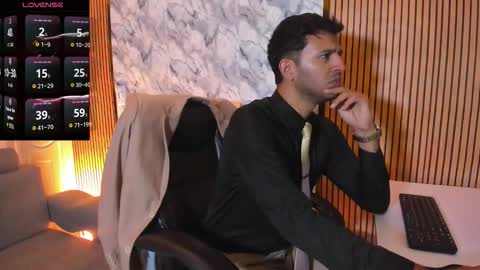 Snapshot of hiddenoffice chatting on October 10, 2025, 1:48 am George online show from October 10, 2025, 1:48 am