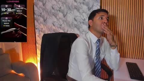 Snapshot of hiddenoffice chatting on October 12, 2025, 11:37 pm George online show from October 12, 2025, 11:37 pm