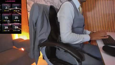 Snapshot of hiddenoffice chatting on October 15, 2025, 2:22 am George online show from October 15, 2025, 2:22 am