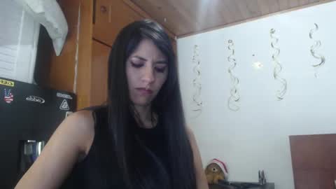 hilaril18 online show from December 2, 2024, 10:23 pm