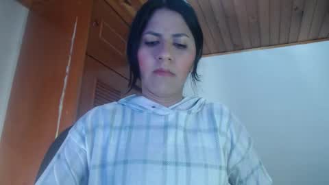 hilaril18 online show from October 8, 2025, 12:19 am