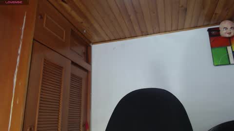 hilaril18 online show from November 25, 2025, 12:10 am