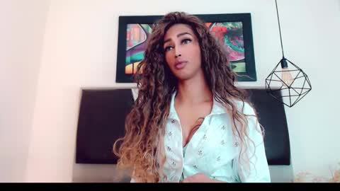 Hilary Avilan online show from December 16, 2025, 7:08 pm