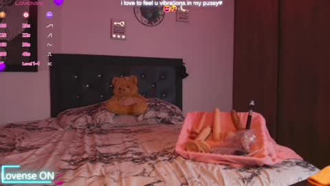 Snapshot of hilary_jones_22 chatting on January 18, 2025, 1:52 am LUNA new account FOLLOW ME online show from January 18, 2025, 1:52 am