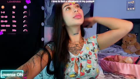 Snapshot of hilary_jones_22 chatting on January 19, 2025, 10:49 pm LUNA new account FOLLOW ME online show from January 19, 2025, 10:49 pm