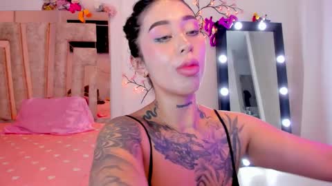 Snapshot of hilary_jones_22 chatting on November 6, 2025, 10:32 pm LUNA new account FOLLOW ME online show from November 6, 2025, 10:32 pm