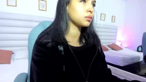hilary_tailor online show from September 29, 2025, 11:48 am