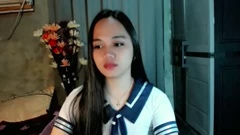 hilarymolly online show from March 23, 2026, 2:26 am