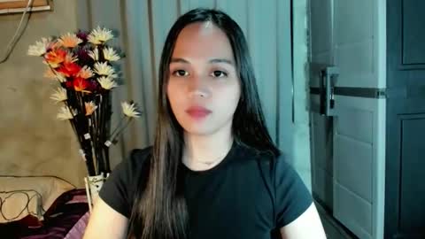 hilarymolly online show from April 8, 2026, 4:51 pm