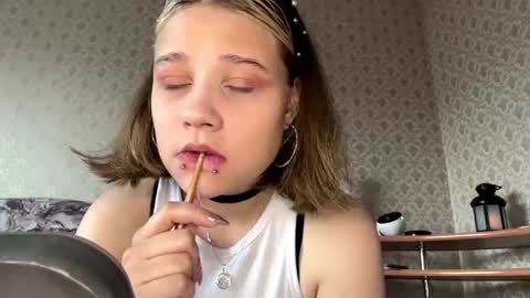 Snapshot of hildeconery chatting on June 22, 2026, 6:21 am Julia online show from June 22, 2026, 6:21 am