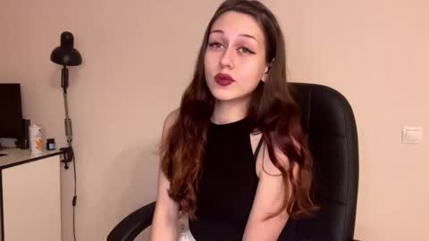 Hi Im Elizabeth online show from December 22, 2025, 1:19 pm