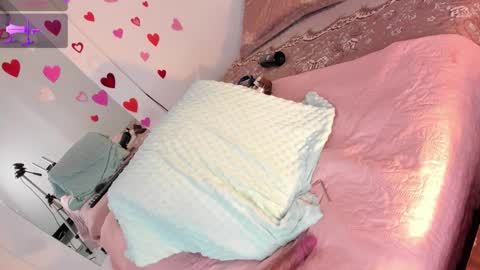 Snapshot of hillary_smile chatting on October 2, 2025, 7:54 pm Hilary online show from October 2, 2025, 7:54 pm