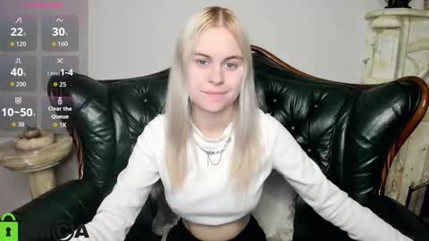 Snapshot of hilleva chatting on December 2, 2025, 8:30 am hilleva online show from December 2, 2025, 8:30 am