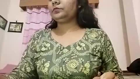 himuhimu22 online show from April 15, 2026, 8:53 pm