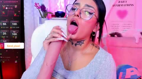 Snapshot of hinataweed01 chatting on February 12, 2025, 6:40 am  Karol  Independent Model online show from February 12, 2025, 6:40 am