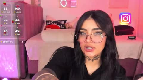 Snapshot of hinataweed01 chatting on November 11, 2025, 4:01 am Karol Independent Model online show from November 11, 2025, 4:01 am