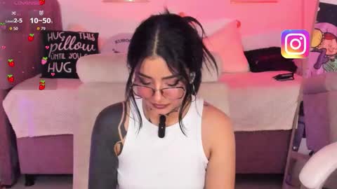 Snapshot of hinataweed01 chatting on November 26, 2025, 1:39 am Karol Independent Model online show from November 26, 2025, 1:39 am