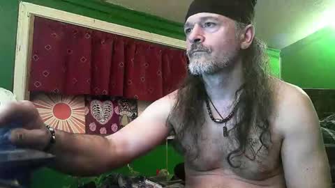 hippiedad333 online show from April 5, 2026, 3:04 am