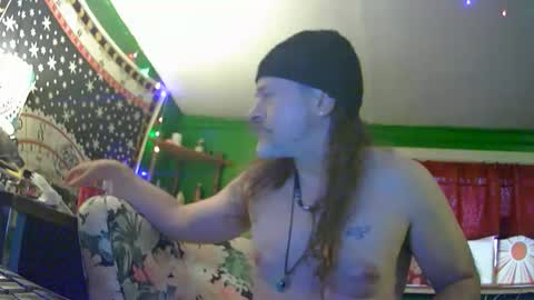 hippiedad333 online show from May 13, 2026, 11:22 pm