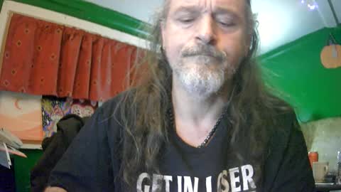 hippiedad333 online show from June 14, 2026, 8:05 am