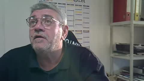 Snapshot of hippopotame17 chatting on December 13, 2024, 3:32 pm hippo online show from December 13, 2024, 3:32 pm