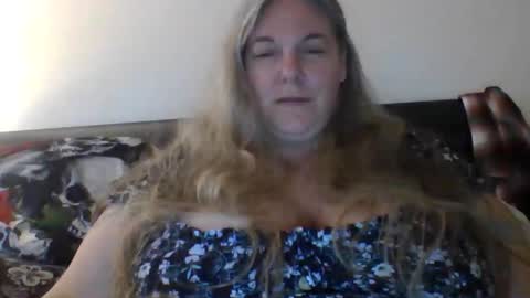 hippysnewhere online show from May 16, 2026, 11:09 am